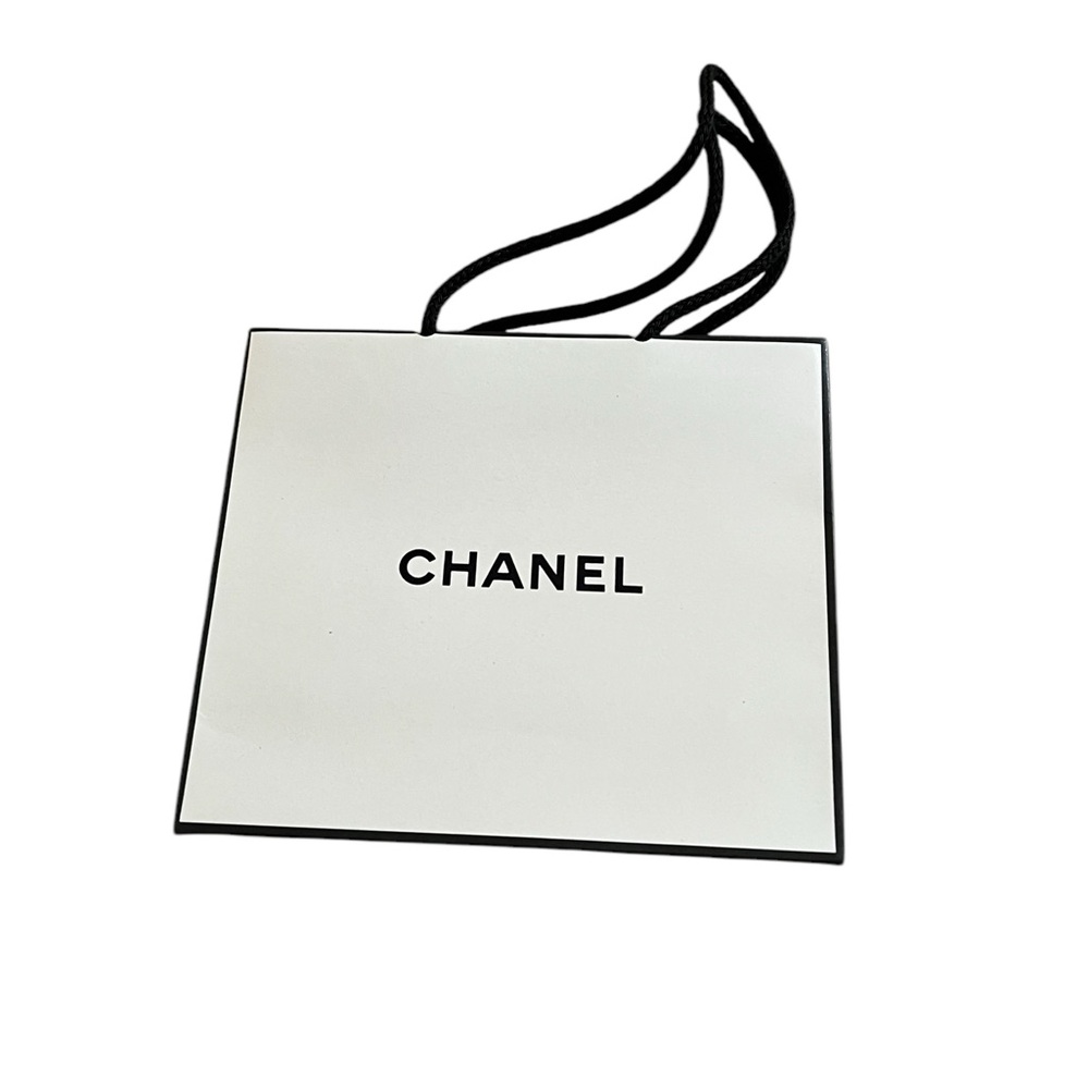 Chanel White Recyclable Shopping Gift Bag with Logo - Picture 2 of 8